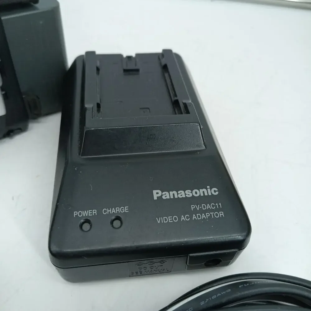 (P) Panasonic PV-DV102D MiniDV Palmcorder Camcorder Tested w/ AC Adapter
